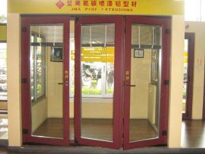  Cửa và cửa sổ trượt bằng nhôm 